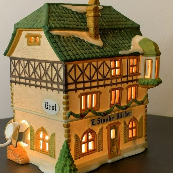 Dept 56 E. Staubr Backer Bakery, Alpine Village Lighted Christmas Building 1986 - Picture 3 of 12